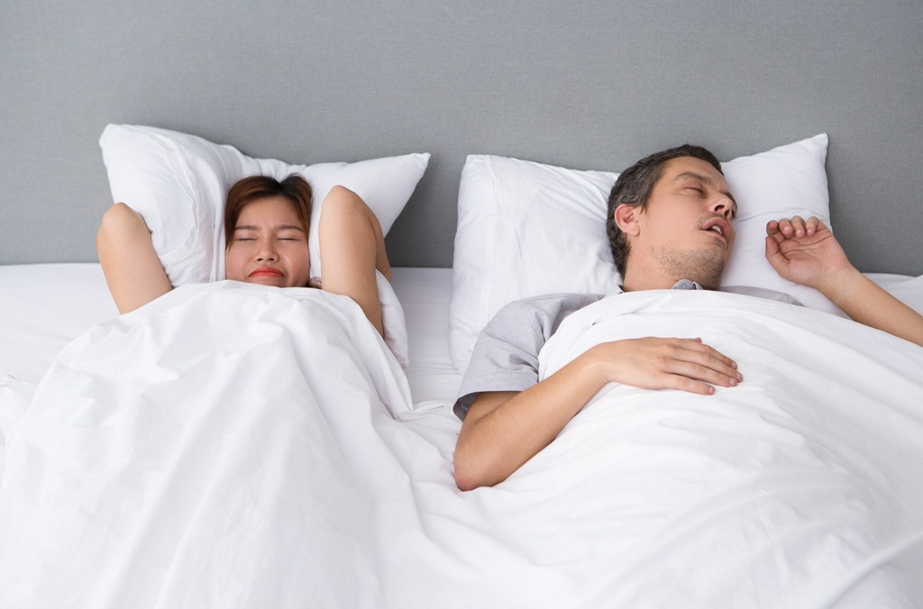Ternyata bernapas melalui mulut, baik saat beraktivitas maupun saat tidur, bisa berdampak signifikan terhadap kesehatan gigi, rahang, dan bentuk wajah. Ilustrasi Freepik