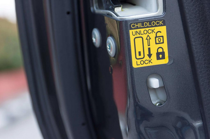 Mengaktifkan Fitur Child Lock, Caranya Mudah Banget!