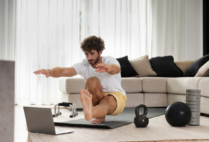 WFH Bukan Alasan Malas Gerak, Begini Cara Olahraga di Rumah yang Efektif