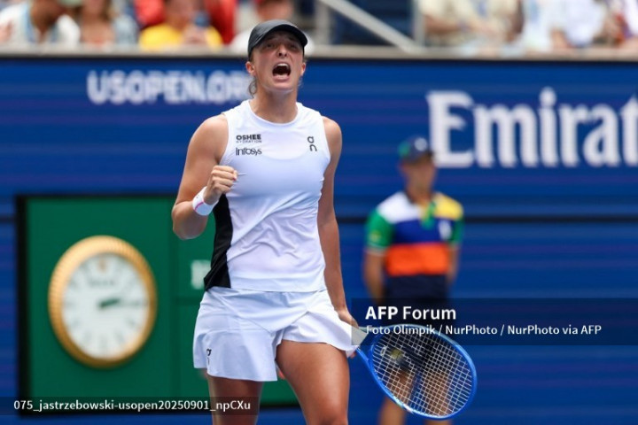 Kalahkan Alexandrova, Iga Swiatek Melangkah Mulus ke Perempat Final US Open