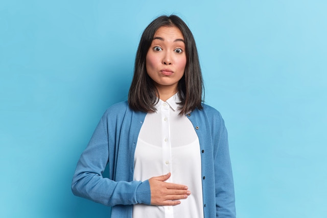 Perut Sakit Usai Makan Pedas, Kenapa Ya?