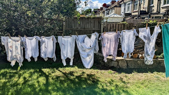 Cara Hilangkan Noda Darah dari Pakaian Berwarna dan Pakaian Putih