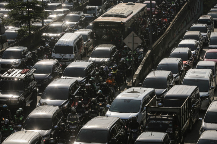 Cara Menjaga Rem Mobil Tetap Pakem saat Macet Panjang