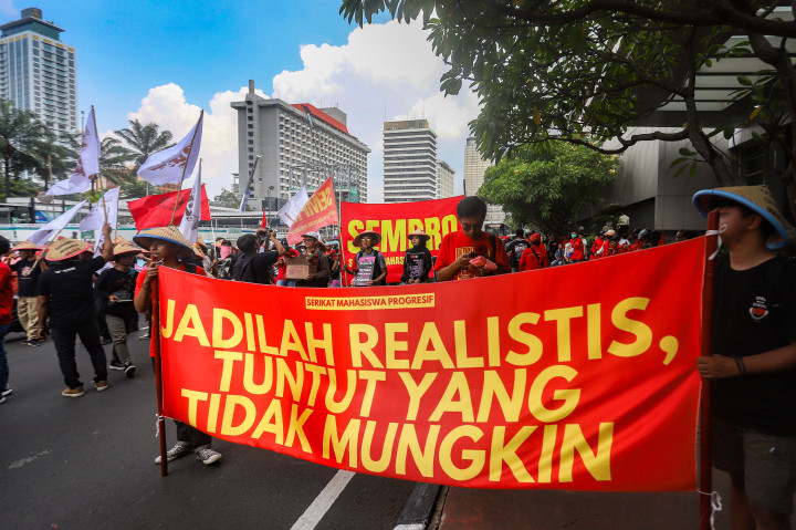 Seruan Aksi Rakyat Menggugat, Massa Aliansi Gebrak Lakukan 'Long March'