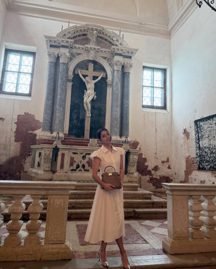 Lee Min-jung Tuai Kritik Usai Berpose di Altar Gereja