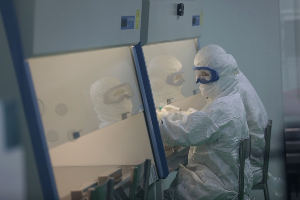 Proses Produksi Sel Punca di fasilitas Daewoong Pharmaceutical Indonesia yang telah meraih sertifikasi CPOB untuk Sel Punca Autologus, Sel NK dan Eksosom. (Dok. DPI)