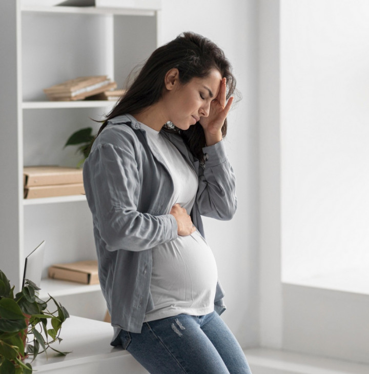 Moms Wajib Tahu! Jangan Abaikan Sakit Kepala saat Awal Kehamilan