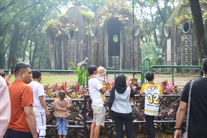 ​Libur Panjang, Taman Margasatwa Ragunan Ramai Pengunjung