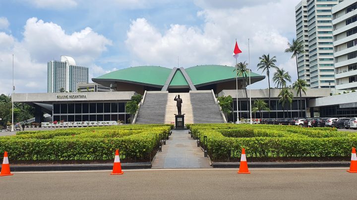 DPR Bentuk Tim Kerja Tindaklanjuti Tuntutan Publik 17+8