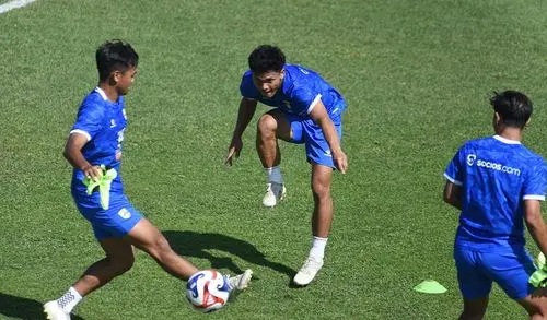 Pelatih Persib Geber Pemahaman Taktik Pemainnya