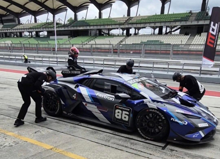 Double P2 di Sepang, Duet Umar-Dypo Jaga Asa Juara Lamborghini Super Trofeo Asia
