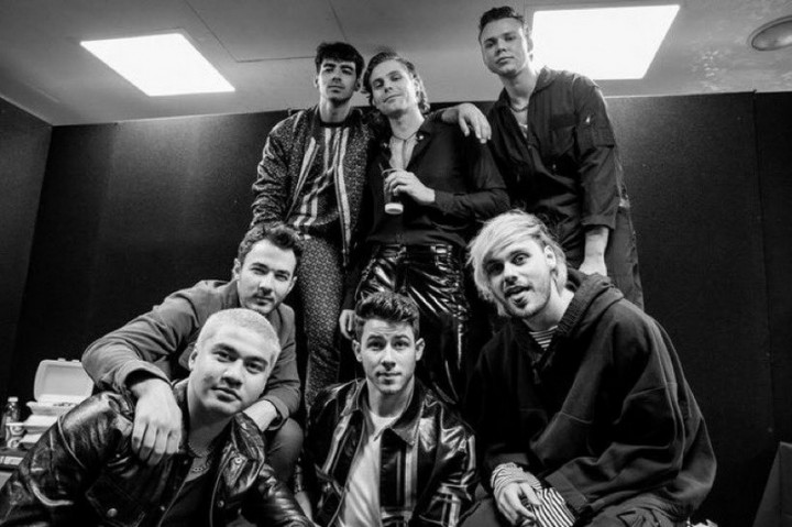 5 Seconds of Summer Reuni di Konser Jonas Brothers