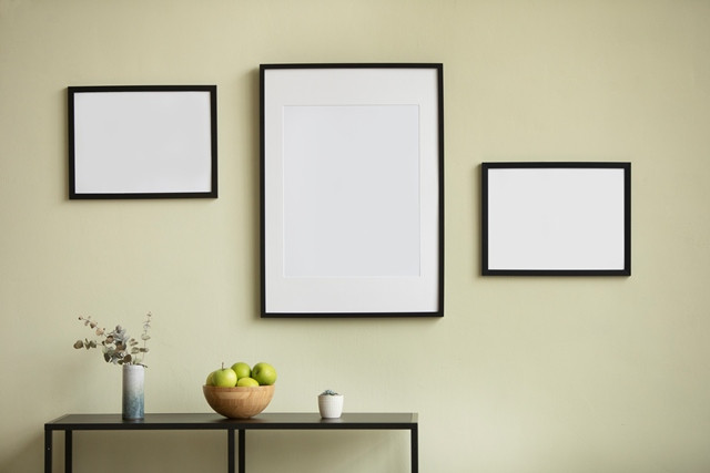 Cara Menata Foto di Dinding Ruang Tamu agar Lebih Estetik