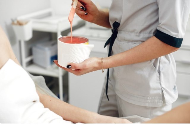   Waxing sendiri adalah teknik menghilangkan bulu hingga ke akarnya menggunakan lilin hangat atau dingin. (Foto: Ilustrasi/Dok. Freepik.com)