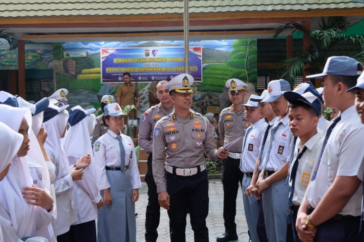 Polda Riau Sebar Pesan Keselamatan Lalu Lintas ke Sejumlah Sekolah