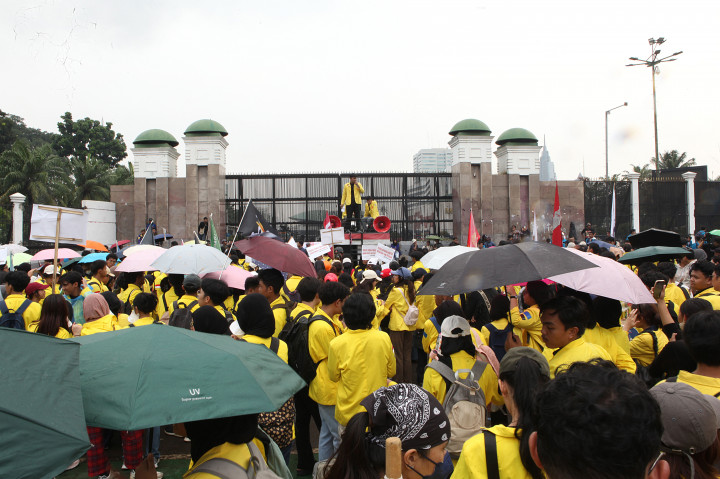 Ratusan Mahasiswa Kembali Gelar Unjuk Rasa Menagih Tuntutan '17+8'