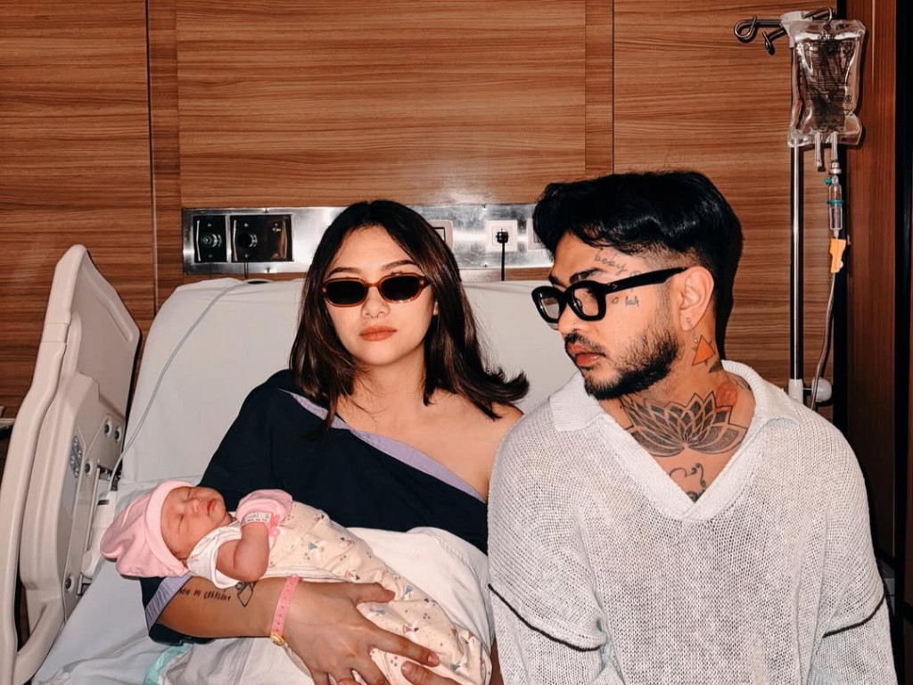 Onadio Leonardo dan Beby Prisillia dengan anak kedua mereka (Foto: Instagram @onadioleonardo_official)