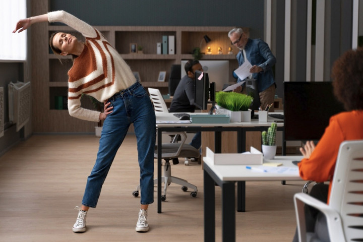 Exercise Snacks hingga 10.000 Langkah, Jurus Sehat di Tengah Padatnya Rutinitas Kantor