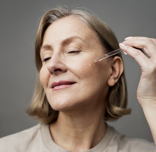 Serum untuk usia 50 tahunan ke atas. (Foto: Ilustrasi. Dok. Freepik.com)