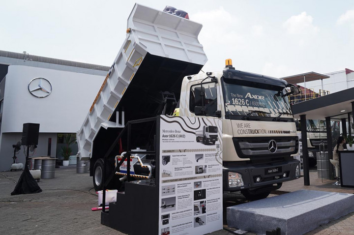 Mercedes-Benz Axor 1626 C Siap Bertugas Di Area Tambang Atau Konstruksi