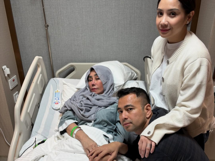 Ibunda Masuk Rumah Sakit, Raffi Ahmad Minta Doa Kelancaran Operasi