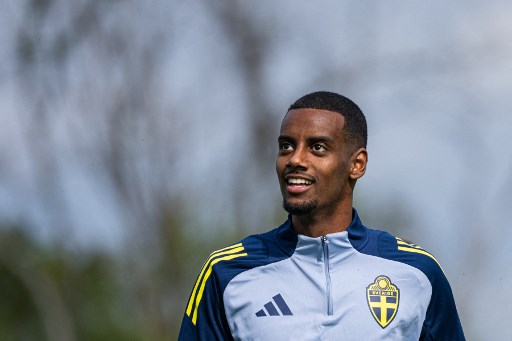 Slot Bicara Peluang Debut Isak dengan Liverpool