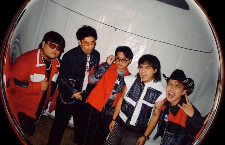 Lirik dan Terjemahan Lagu 