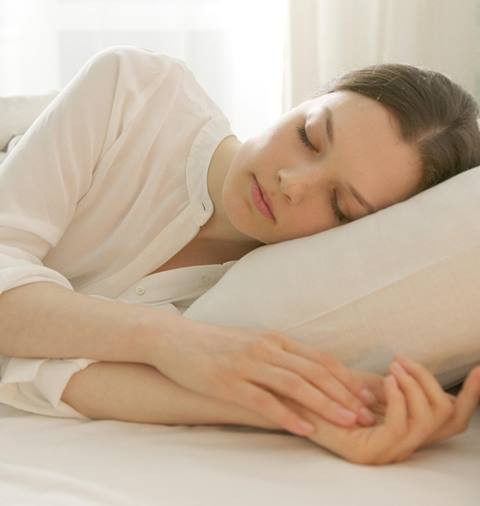 Hasil Penelitian Soal Posisi Tidur Terbaik untuk Penderita Jantung