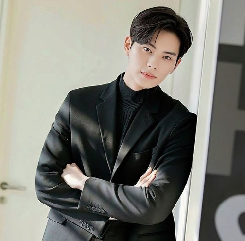 Pesona aktor Korea Lee Chae Min. (Foto: Dok. Instagram/@air.kdrama)