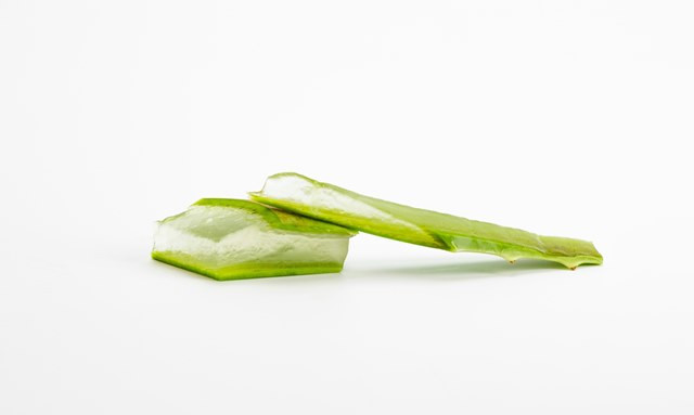 Bye Leher Hitam! Gunakan 5 Bahan Alami Ini untuk Mencerahkannya