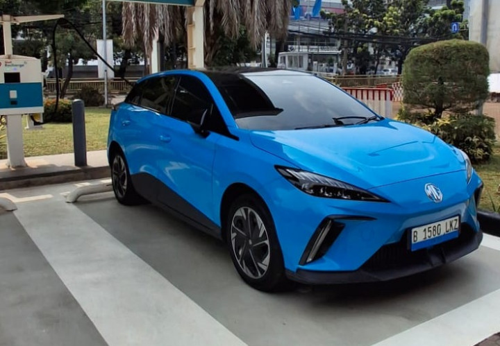 Pengalaman Ngecas Baterai Mobil Listrik MG4 EV, Berapa Lama?