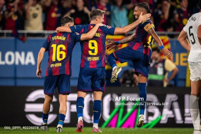 Dari kiri ke kanan, Fermin Lopez, Lewandowski dan Raphinha, masing-masing sumbang dua gol saat Barcelona hancurkan Valencia 6-0-Foto AFP