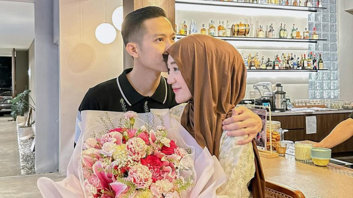 Hapus Foto Suami, Larissa Chou Unggah Ceramah soal Istri Tak Dinafkahi