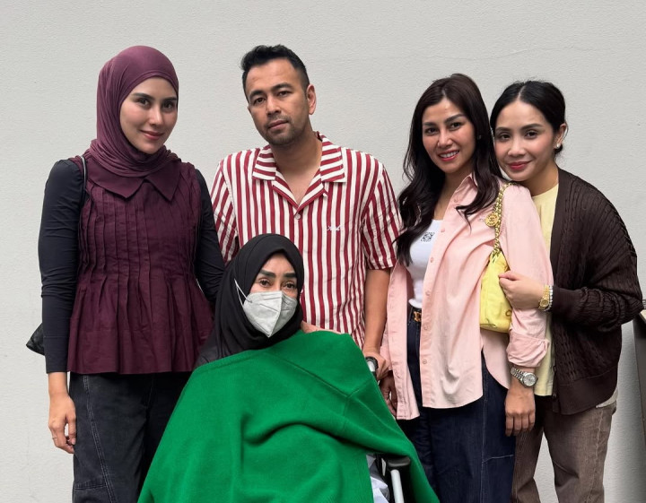 Kondisi Ibunda Raffi Ahmad Setelah Operasi di Singapura
