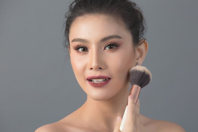 4 Rekomendasi Bedak Padat Harga Dibawah Rp60 Ribu Cocok untuk Usia 30-an