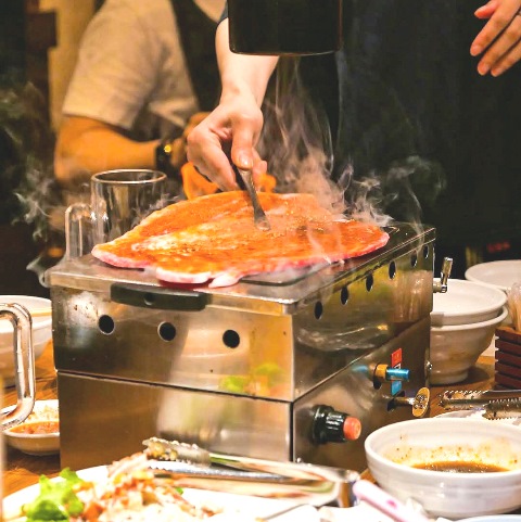 Salah satu keunikan Yakiniku Futago adalah penggunaan dua jenis saus khas, kozu sauce dan secret sauce.  (Foto: Dok. Instagram Yakiniku Futago/@yakinikufutago.id)