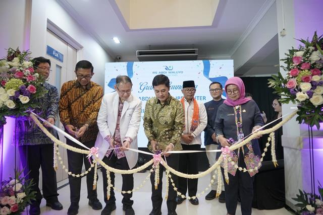  Wamenkes Prof. Dante meresmikan Pusat Inflammatory Bowel Disease pertama di Indonesia, di RS Abdi Waluyo. (Foto: Dok. Birkom Kemenkes)