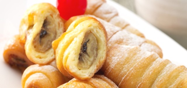 Coba yuk, kreasi roti lilit dengan isian pisang dan keju ini. (Foto: Dok. Palmia.co.id)