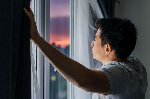 Alasan Pintu dan Jendela Harus Ditutup Jelang Maghrib