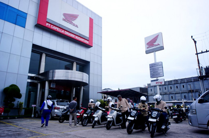 Cerita Unik, Konsumen Beli Motor Cash dengan Uang Di Kantong Plastik