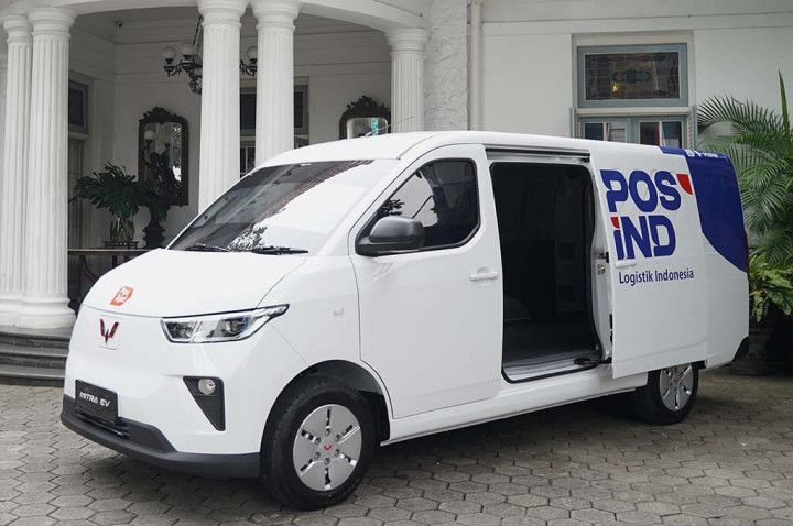 Paket! Pos Indonesia Kini Pakai Mobil Listrik