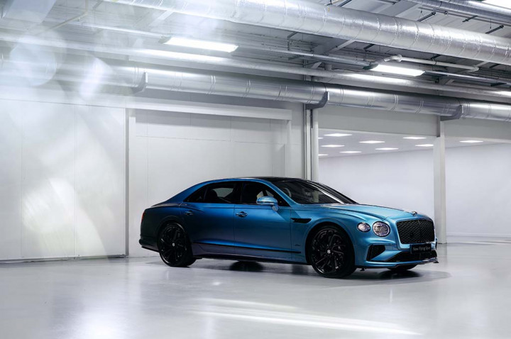 Menerapkan Cat Ombré Di Bentley Flying Spur