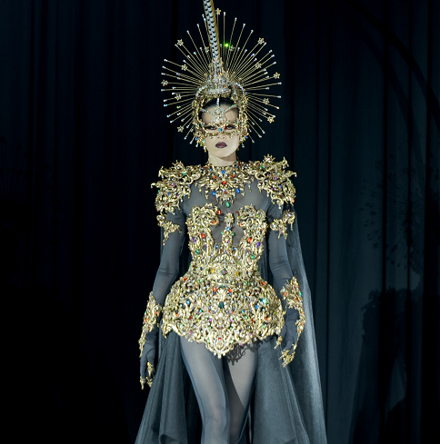 Koleksi NOCTILUME by Rinaldy Yunardi. (Foto: Dok. Senayan City)