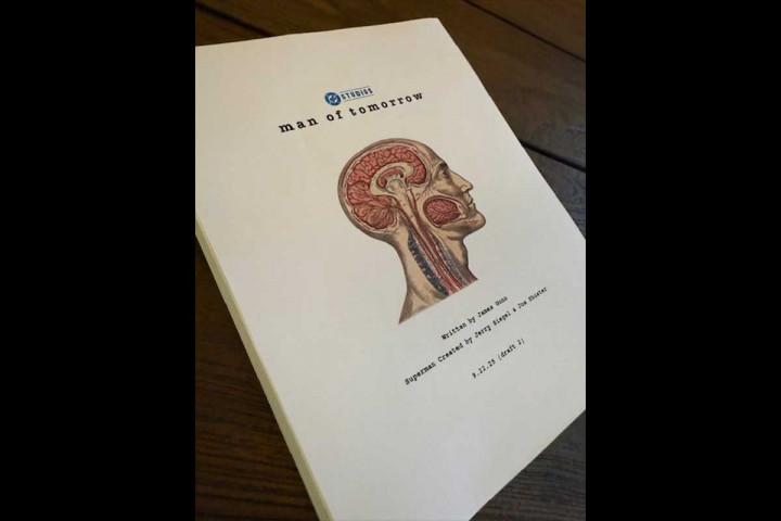 James Gunn Bagikan Cover Naskah Sekuel Superman, Bocoran Musuh Baru?