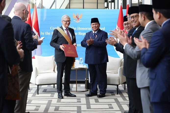 Bill Gates Dapat Bintang Jasa Utama dari Presiden Prabowo