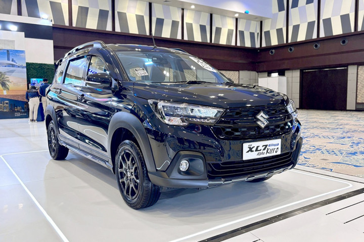 Anti Lama, Suzuki XL7 Hybrid Alpha Kuro Hadir Di GIIAS Semarang 2025