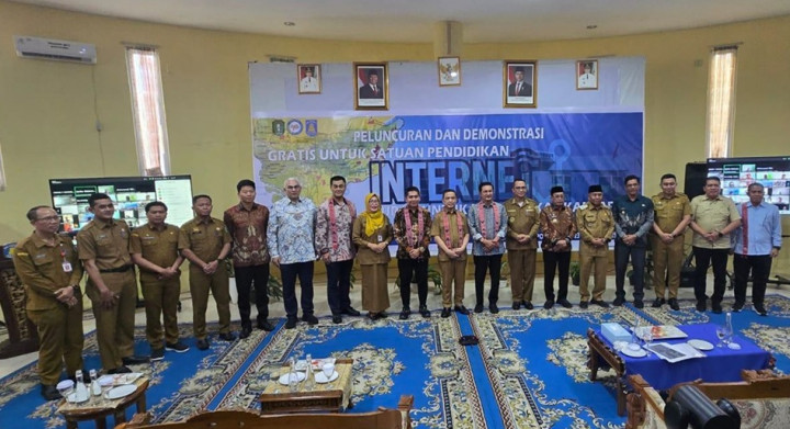 Solusi Dual-Location Smart Classroom Atasi Kesenjangan Pendidikan Kalbar