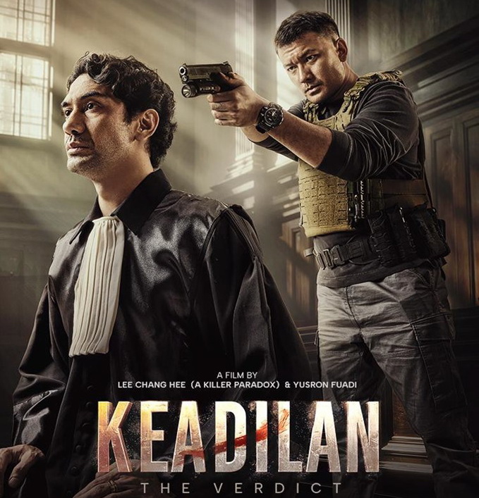 Rio Dewanto Acungkan Pistol ke Kepala Reza Rahadian di Poster Film Keadilan