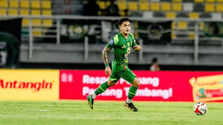 Perez Bangga dengan Perkembangan Freitas di Persebaya