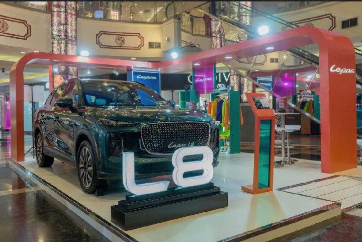Lepas Sapa Konsumen di PIM 2, Perkenalkan SUV L8